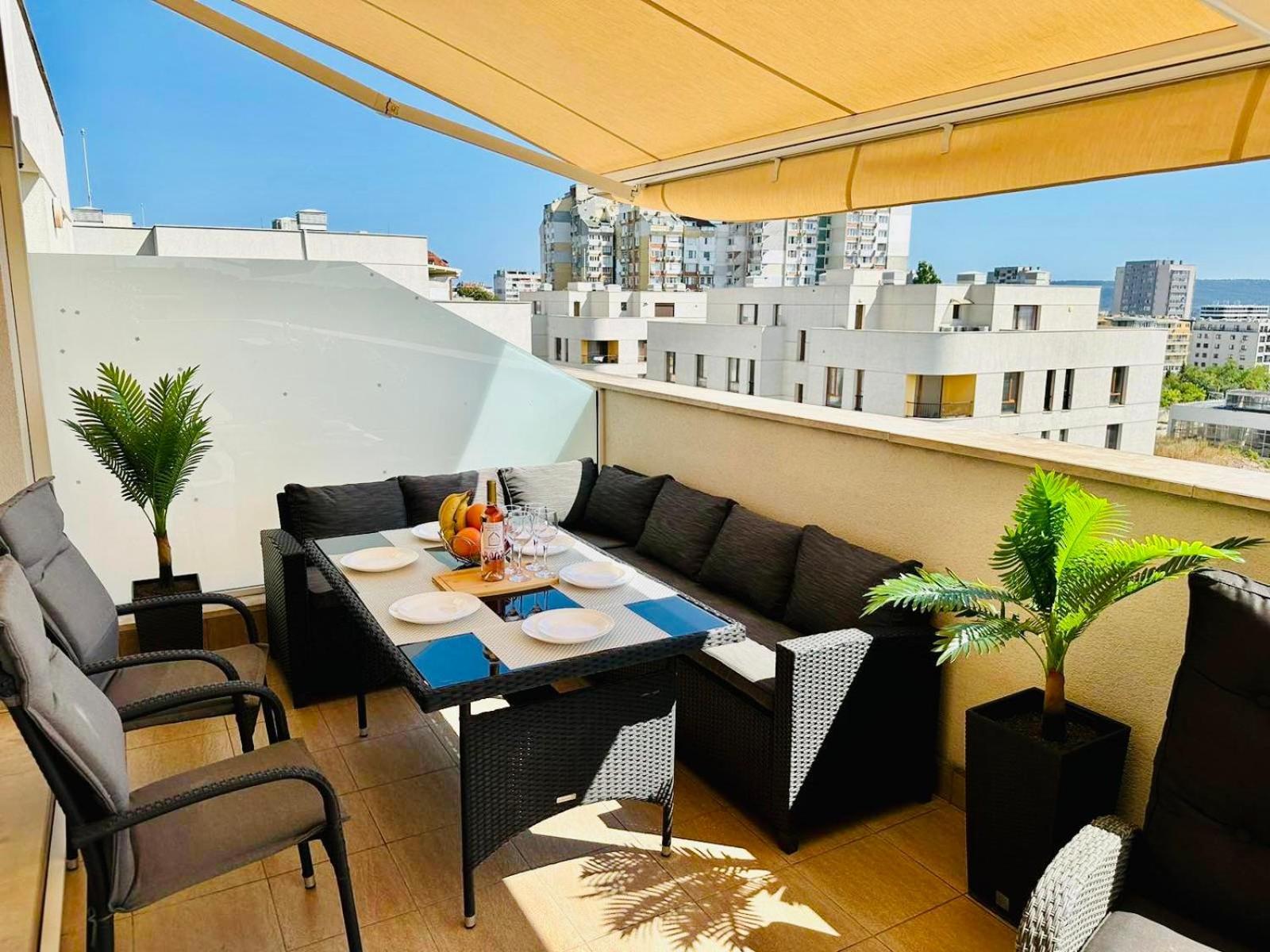 Spacious Prestige Penthouse Varna Exterior photo