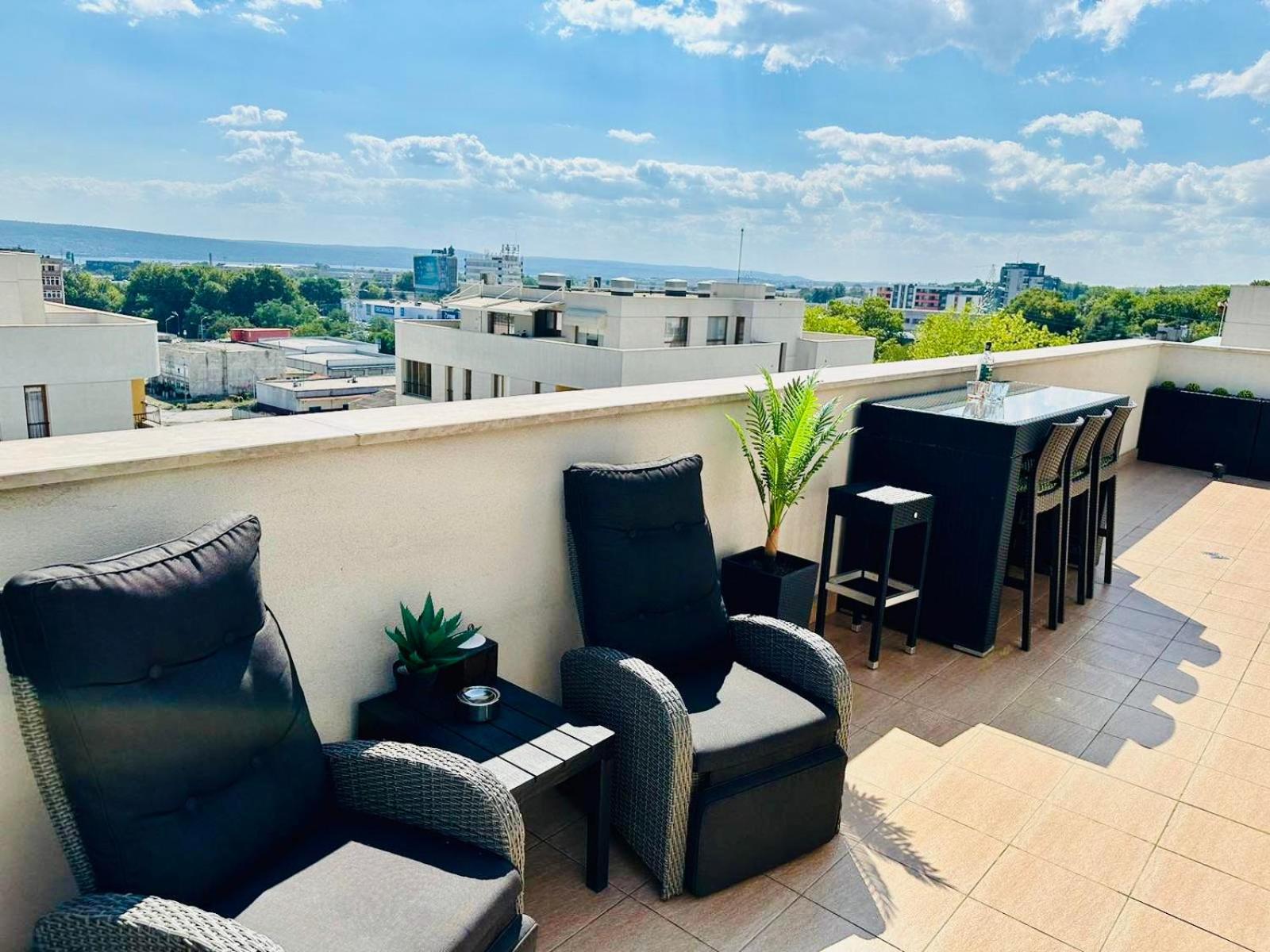 Spacious Prestige Penthouse Varna Exterior photo